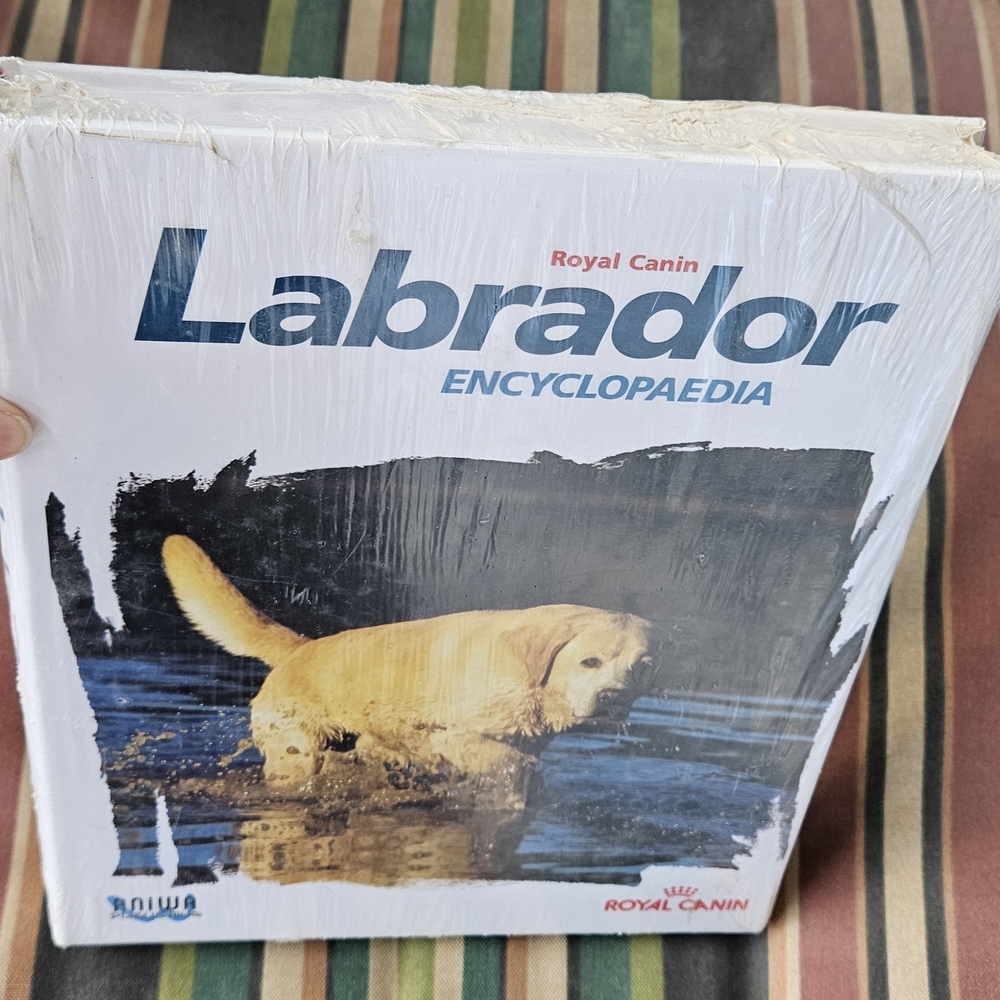 NEW Royal Canin 2003 Labrador Encyclopaedia Factory Sealed In Plastic RARE!